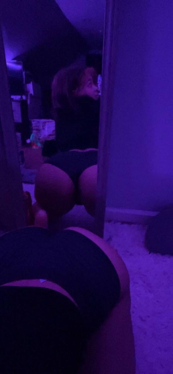 Sweet Lassie Leaks Her Panties and Pussy Online 7