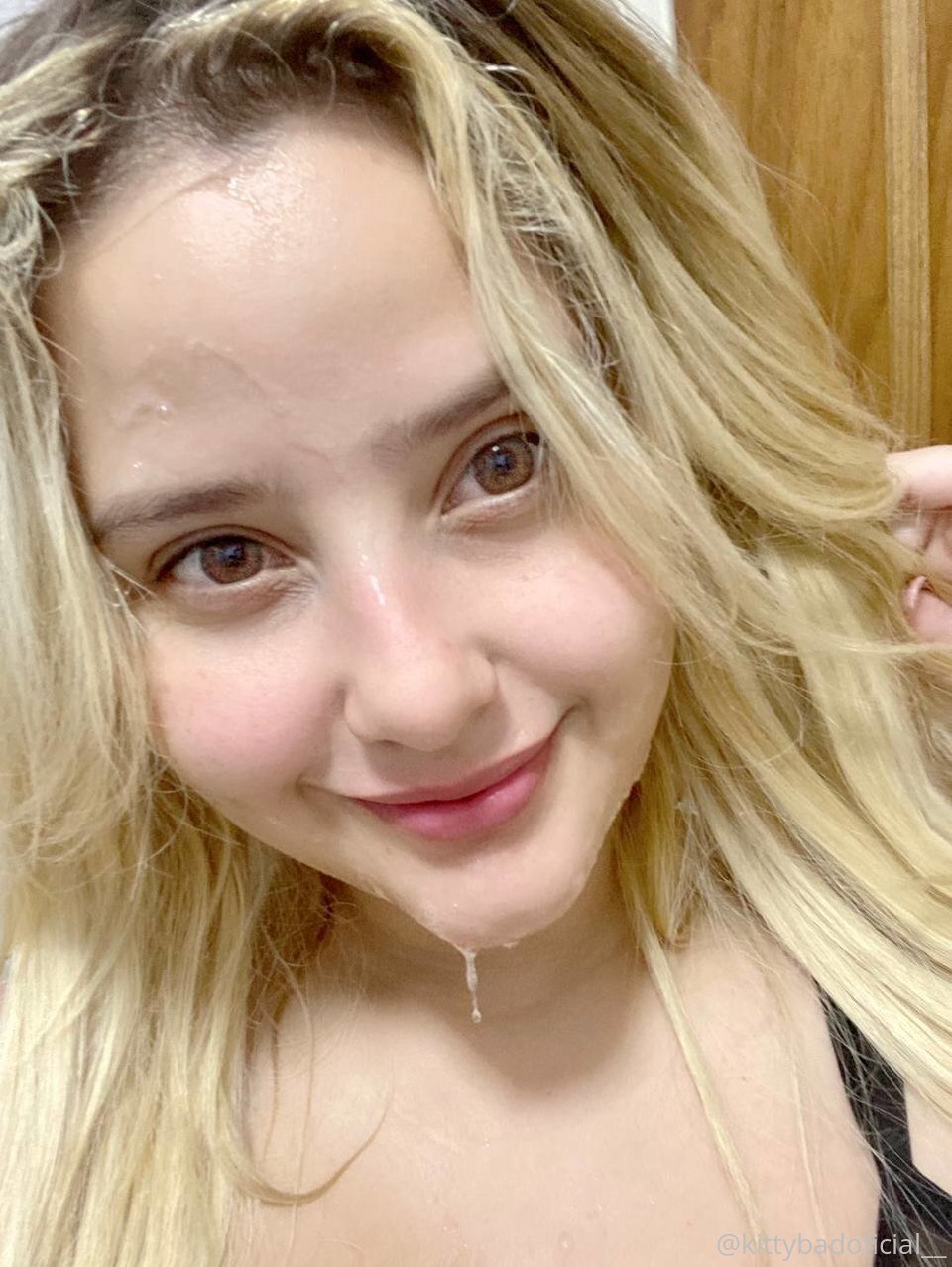 Sexy Caroline Flaunting Her Natural Curves 51