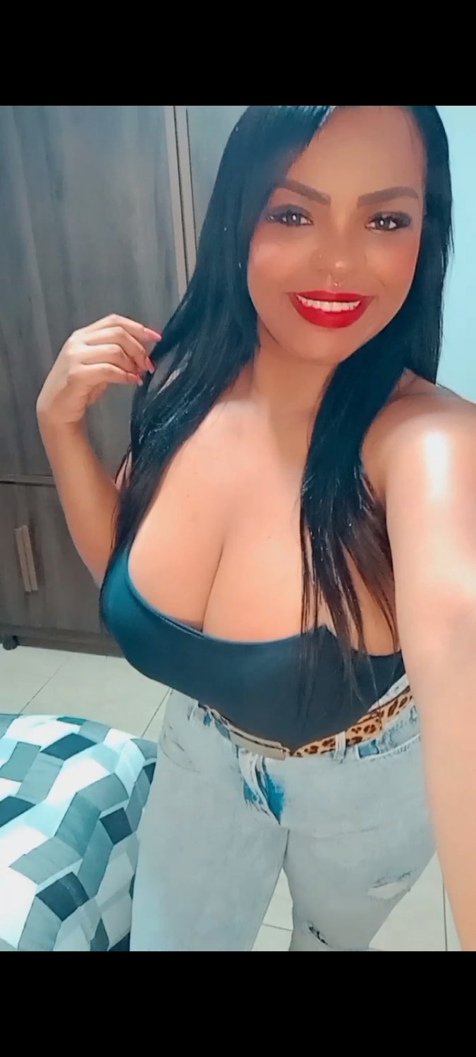 Busty Dark-Skinned Goddess With Heavenly Curves Showing Off Her Goods 5