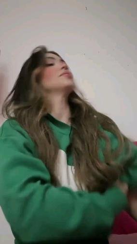 ニュー・ビデオズ・アンド・フォトズ・ドロップ — メロディー・ルックス・アブソリュートリー・デリシャス・アンド・ワイルド 2