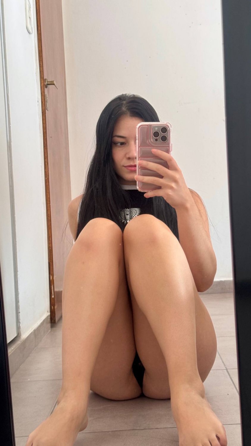 Sultry Spanish MILF Hooker Seduces for a Raw Night 16