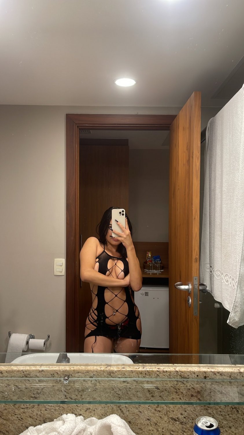 Jakelinne the Delicious Brunette Teases with Her Perfect Curves 9