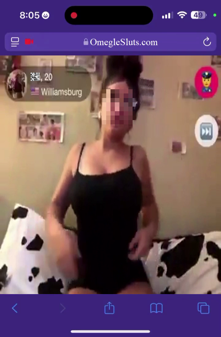 20-Year-Old Wild Webslut Flashes Her Tits on OmegleSluts 4