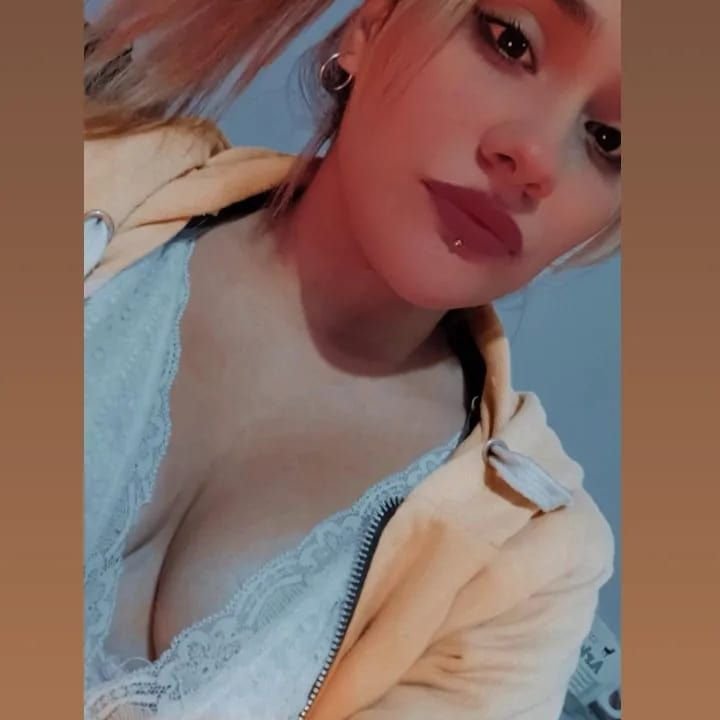 Thick and Juicy Argentine Beauty Teasing Like a Goddess 3