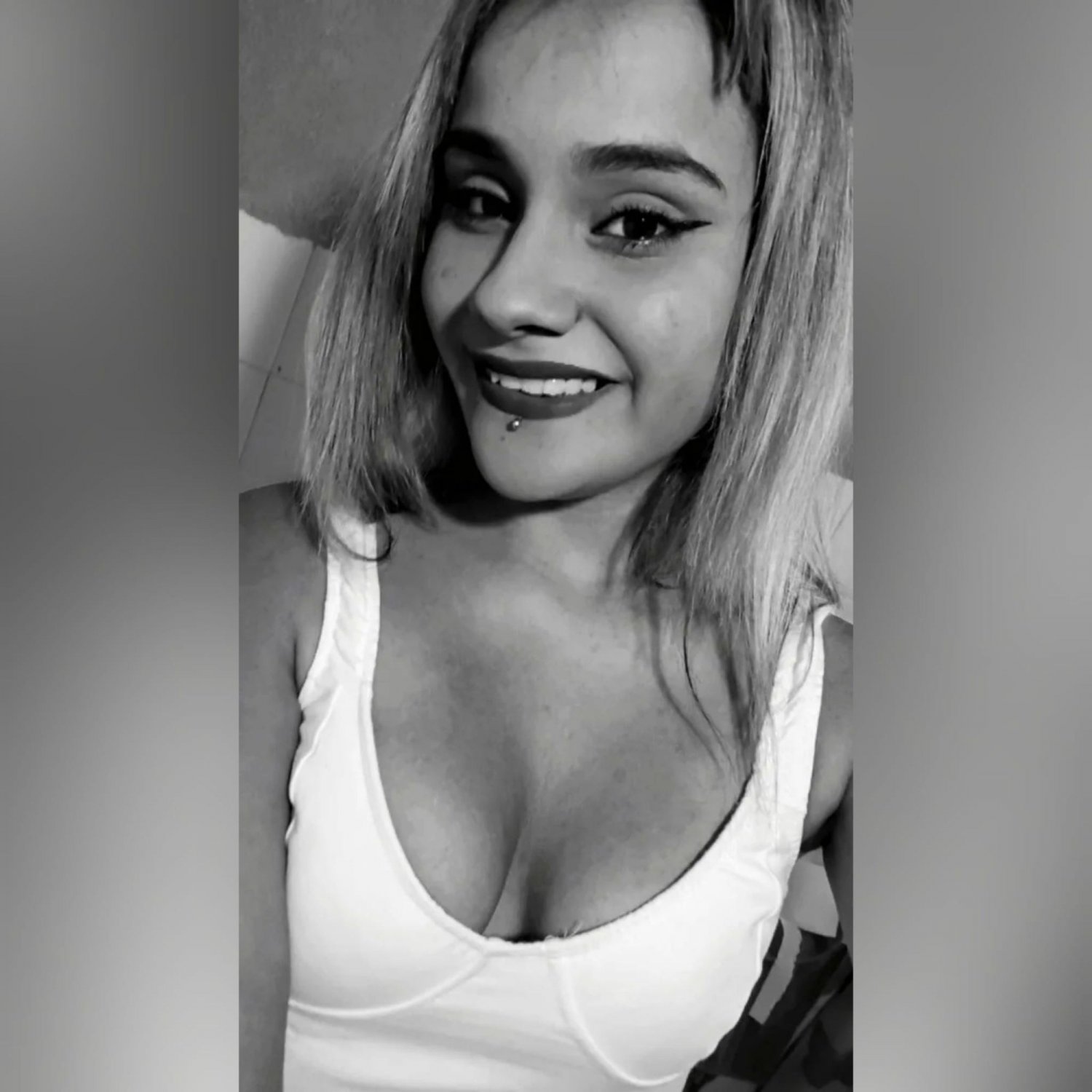 Thick and Juicy Argentine Beauty Teasing Like a Goddess 4