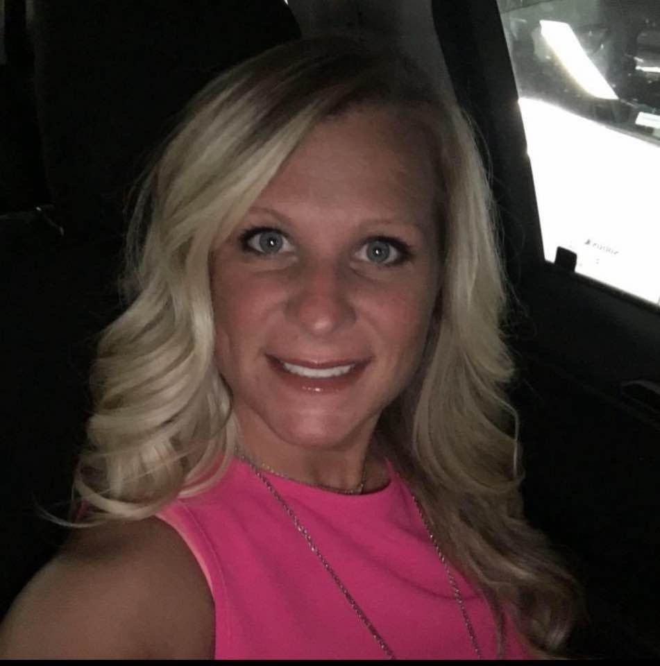 スラットワイフ・レディー・アンド・ベッギング・フォア・ニュー・コック・トゥ・デストロイ・ハー 1