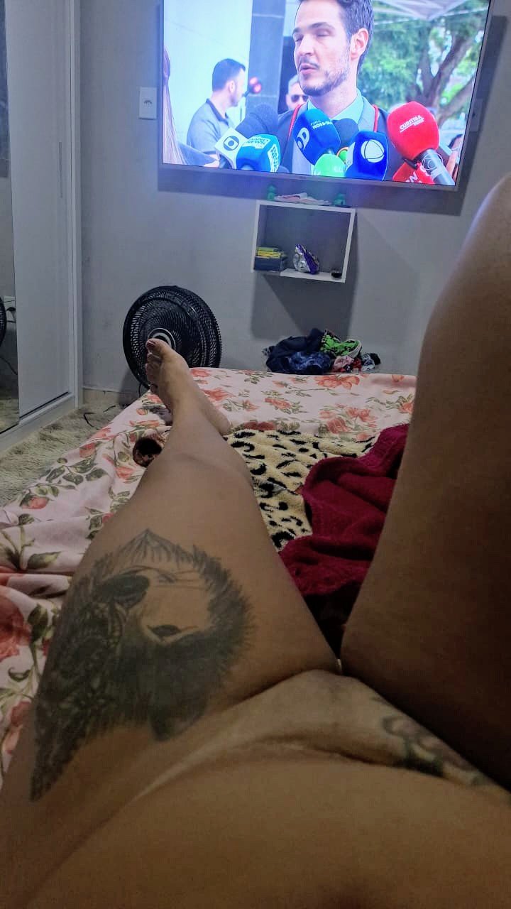 アナ・ナザリオ・フロウティング・ハー・イレジスティブル・ブラジリアン・カーブス 5