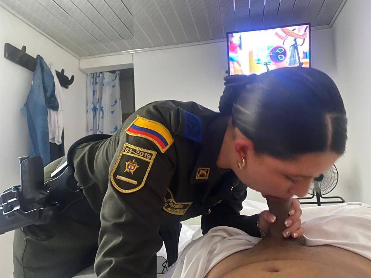 コロンビアン・ポリス・キューティー・エクスポーズド・アンド・ラビング・イット 1