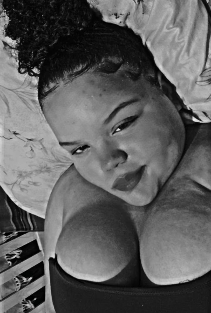 ヤング・アンド・ノーティー・ノビーニャ・ショウイング・オフ・ハー・ジューシー・カーブス 15