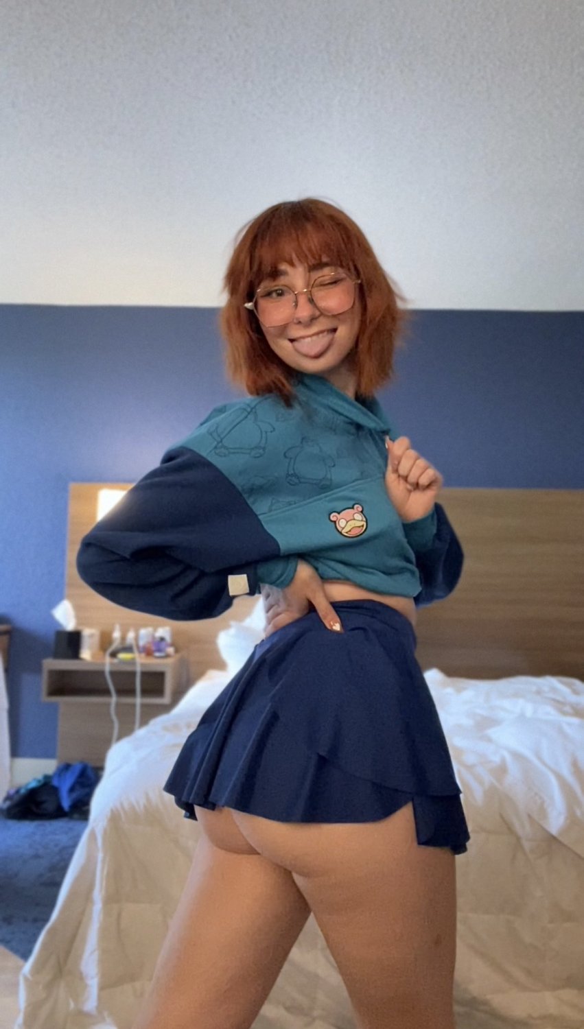 Hot Nerdy Babe Ready to Drop All Her Inhibitions 8