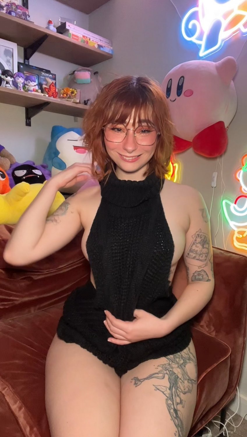 Hot Nerdy Babe Ready to Drop All Her Inhibitions 19