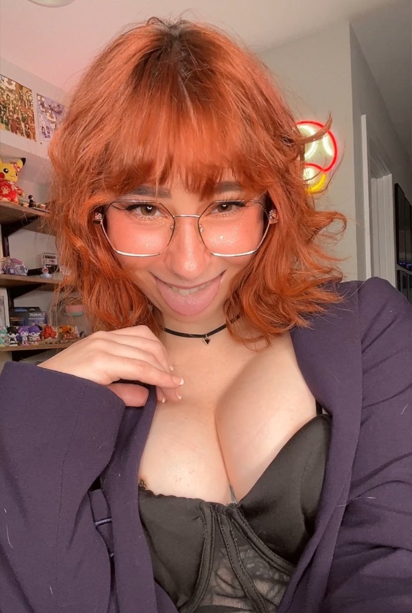 Hot Nerdy Babe Ready to Drop All Her Inhibitions 27