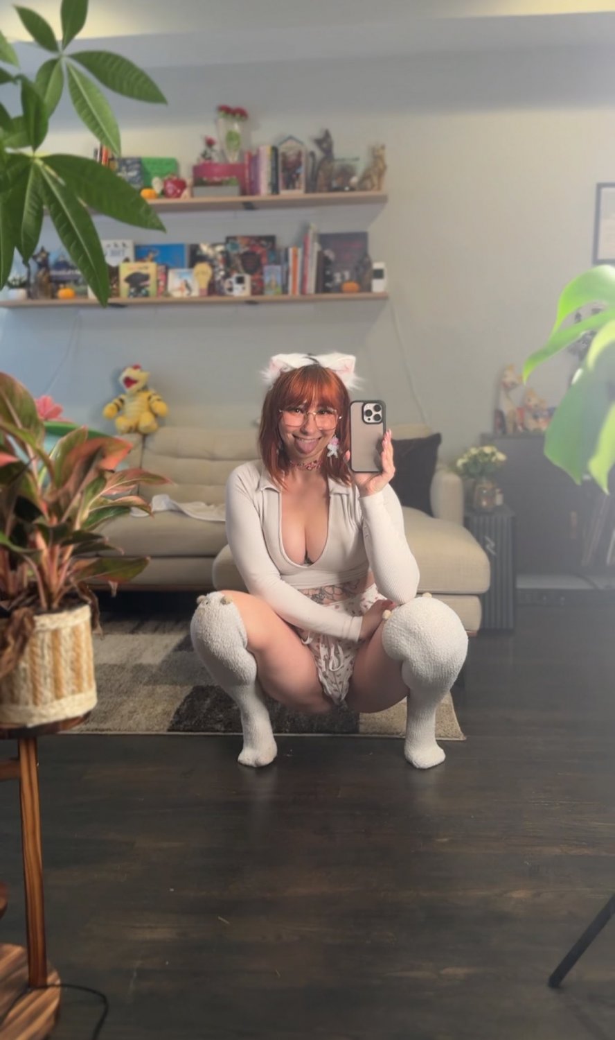 Hot Nerdy Babe Ready to Drop All Her Inhibitions 28