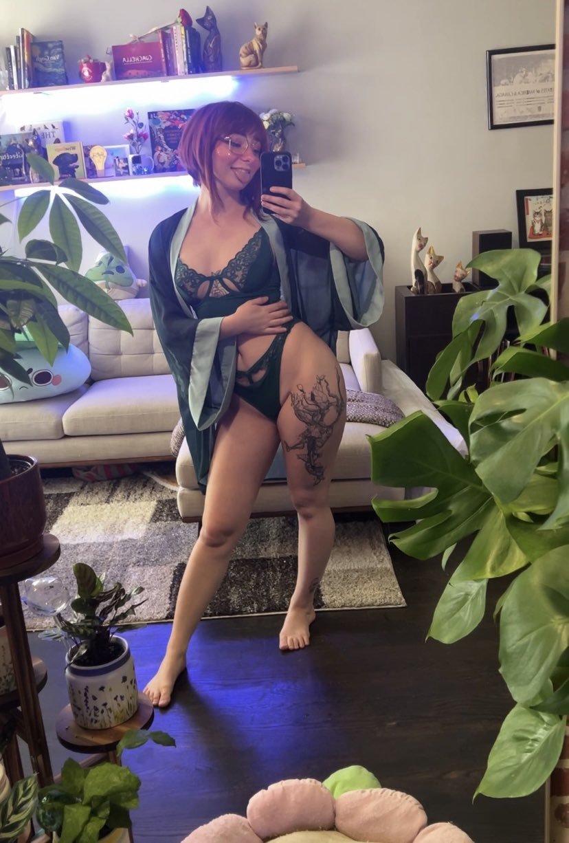 Hot Nerdy Babe Ready to Drop All Her Inhibitions 36