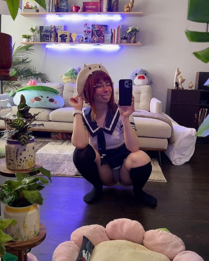 Hot Nerdy Babe Ready to Drop All Her Inhibitions 63