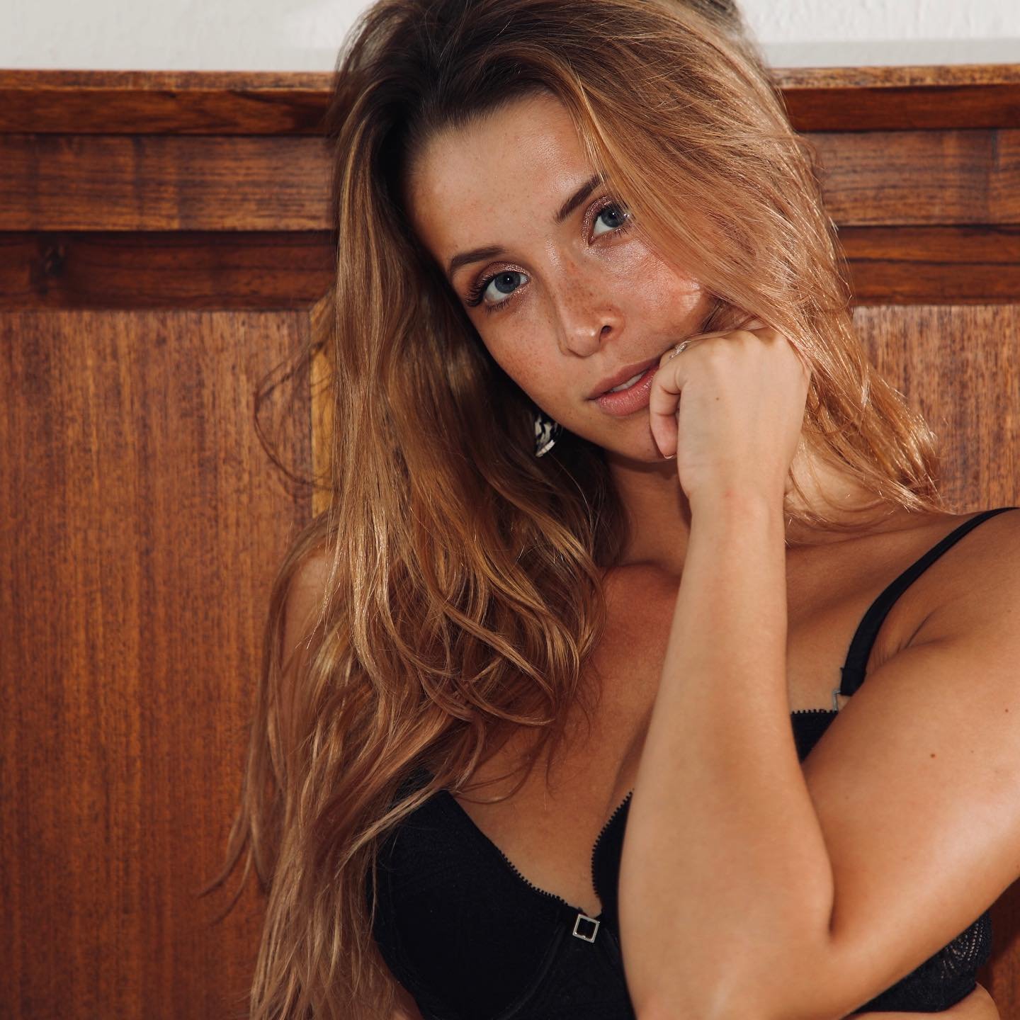 Flirty Polish Dance Coach Julia Shows Off That Perfect Booty 17