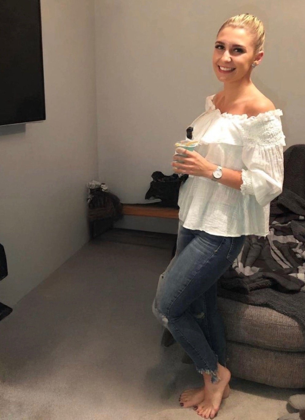 Amateur Finance MILF Ellie Gets Naughty 3