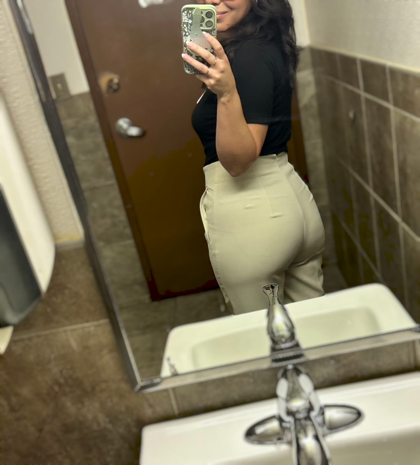 Hardworking Latina MILF Snaps a Spicy Selfie 3