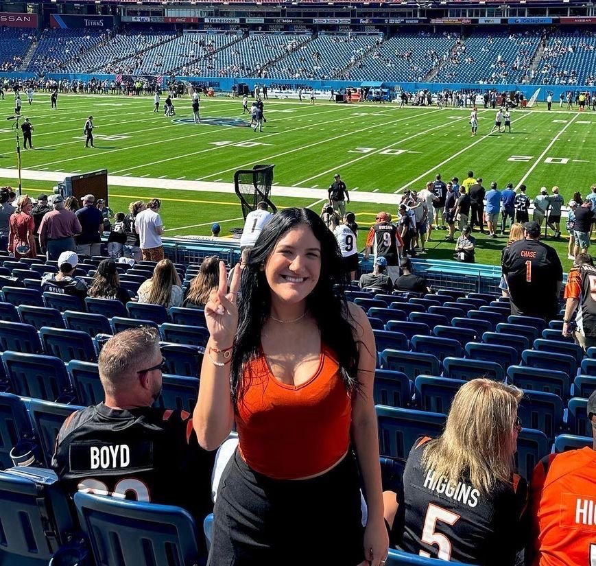 Cucks Latina Mädchen 12