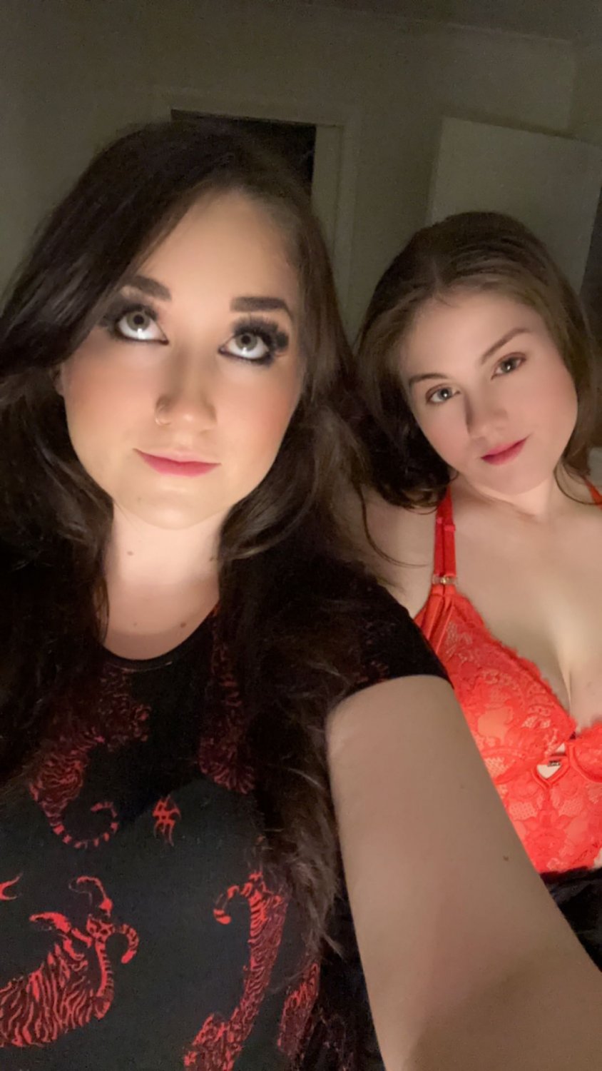 ぽっちゃり友達がスナップチャットで私を焦らす 9