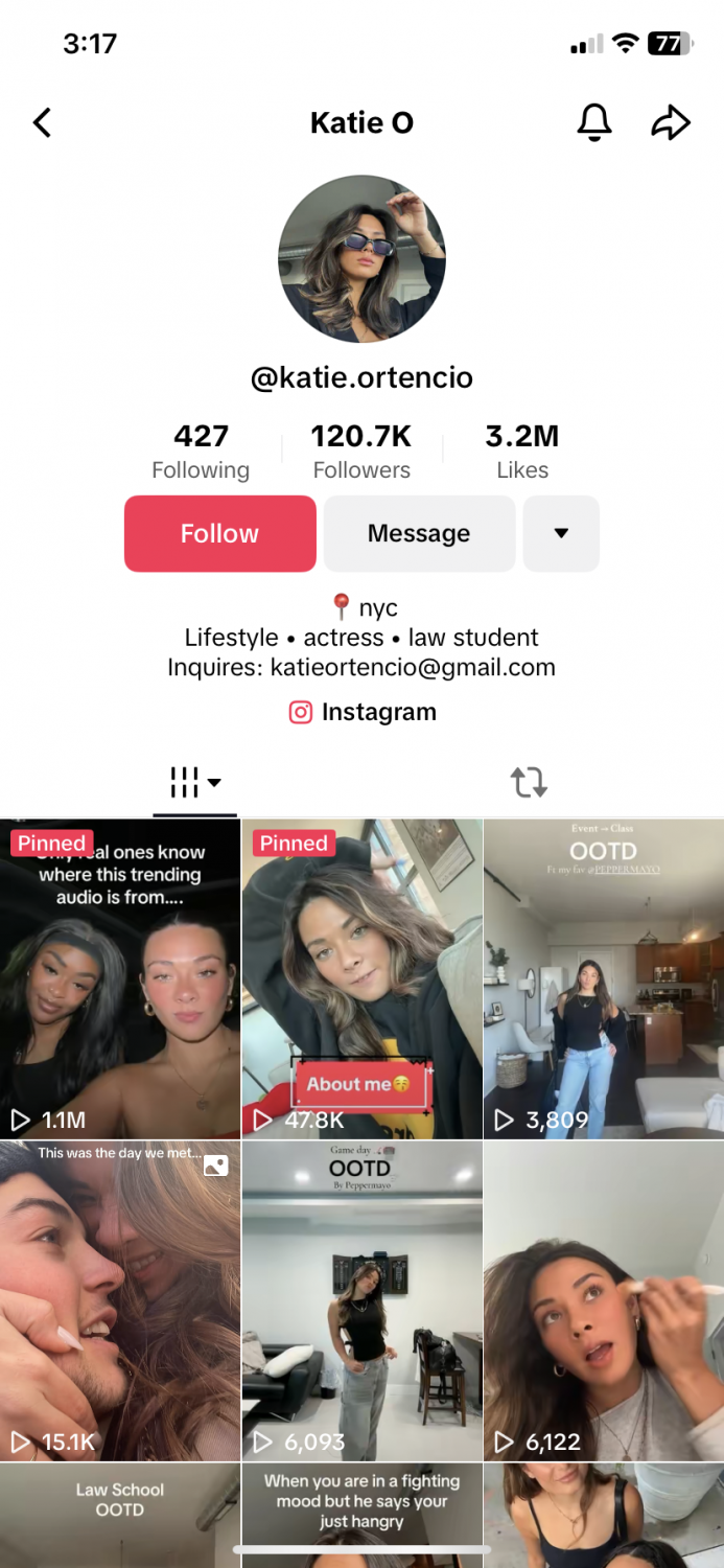 La popolare influencer di TikTok ha fatto trapelare i suoi nudi - Prendeteli finché siete in tempo!!! 2