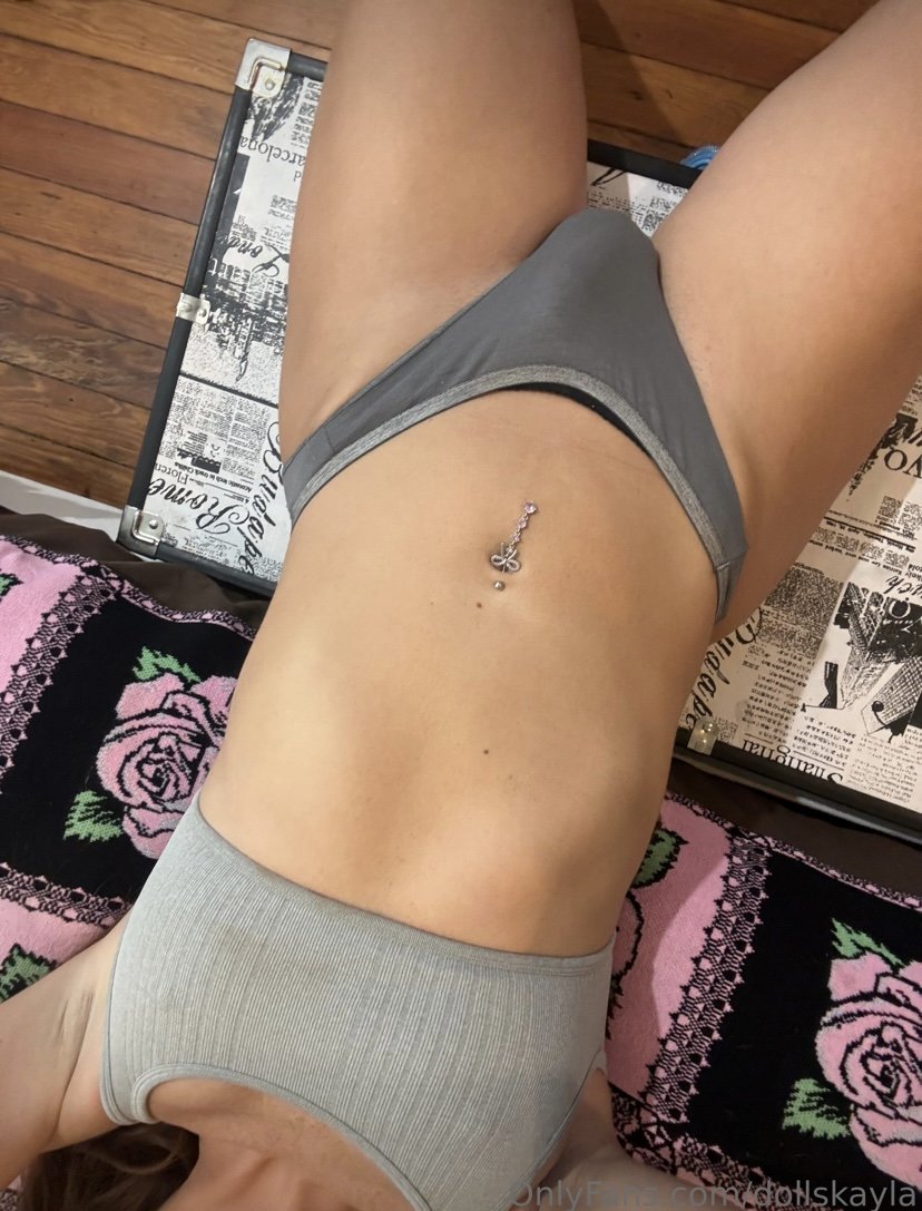 OF Trap Babe Shares a Sultry Selfie Moment 10