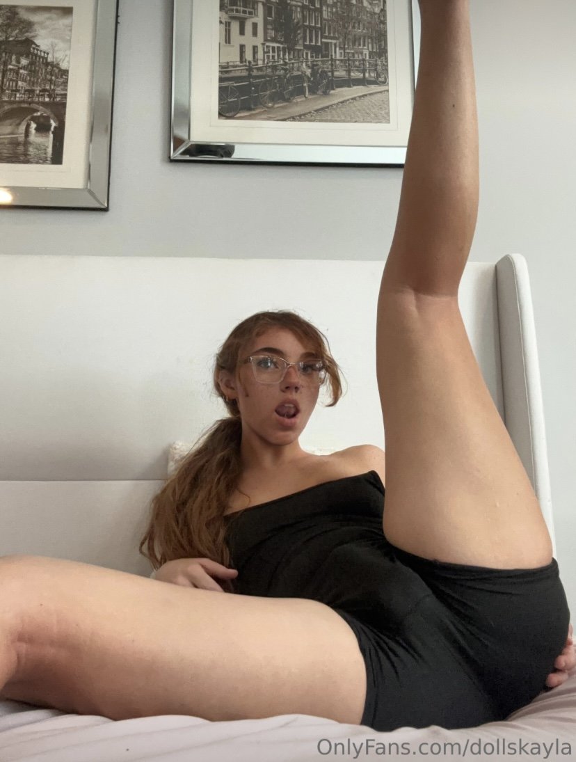 OF Trap Babe Shares a Sultry Selfie Moment 12