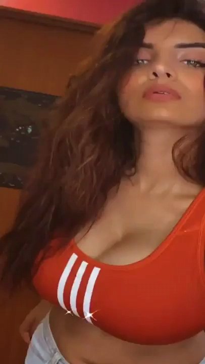 Indian MILF Flaunts Her Curves in Bold Selfie 2