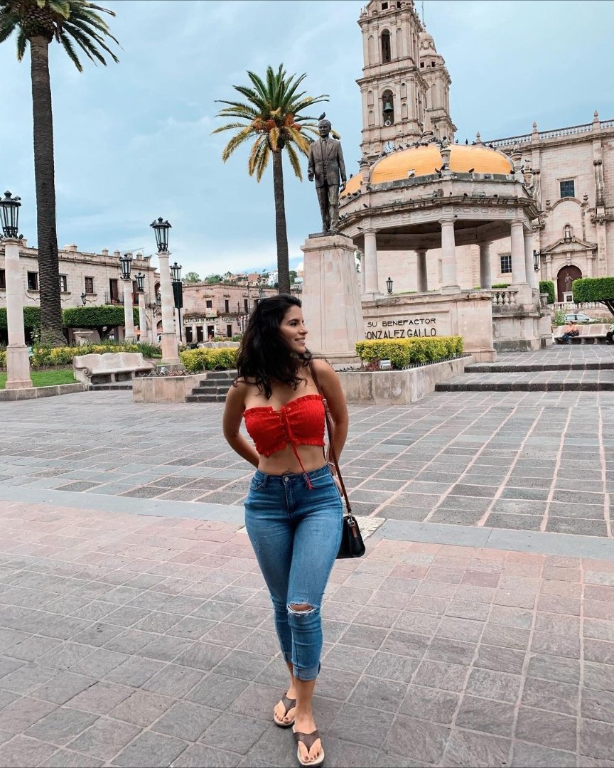 Carolina seios grandes Mexicana 24