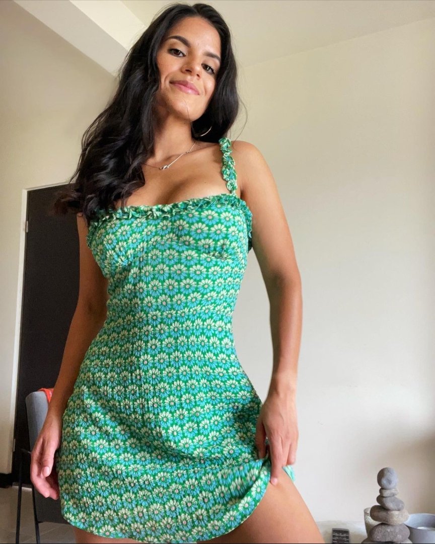 Carolina seios grandes Mexicana 45