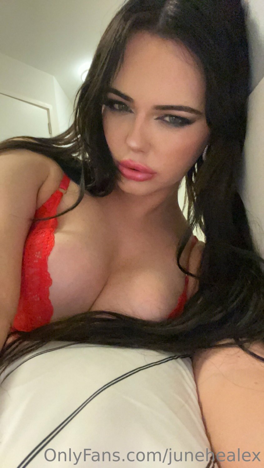 TS 222 in Lingerie With Glam and Temptation 3