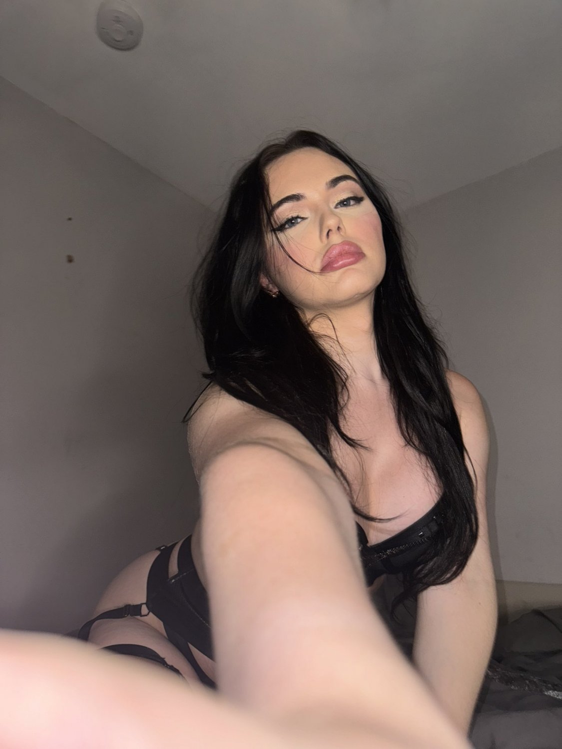 TS 222 in Lingerie With Glam and Temptation 7