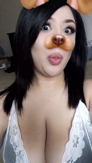 Desi Brunette Shares Cleavage Snaps in a Masked Selfie 6