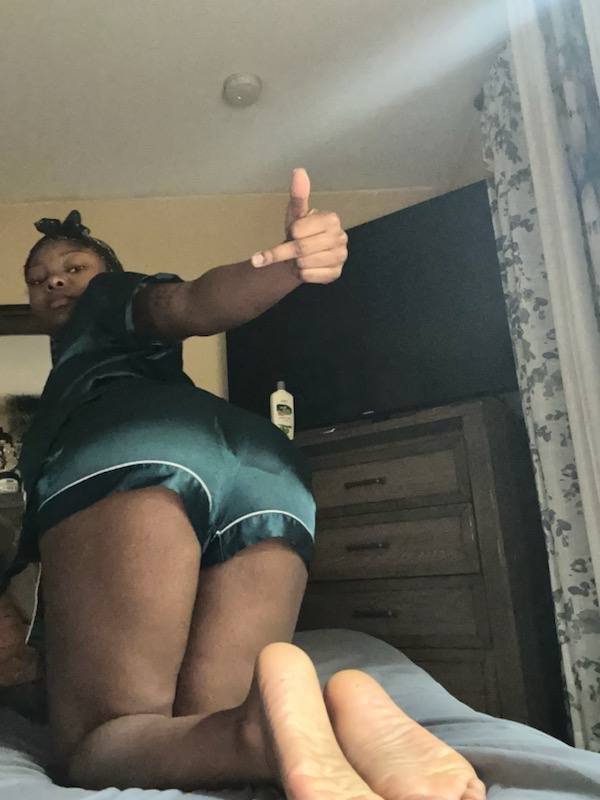 puta negro sabe qué hacer 🥵texto me en Snapchat a ser como ella😏-johnpitt2024 mi snap 17