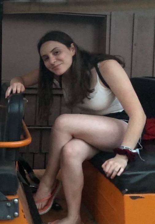 la femminuccia fuori casa ama mettersi in mostra 6