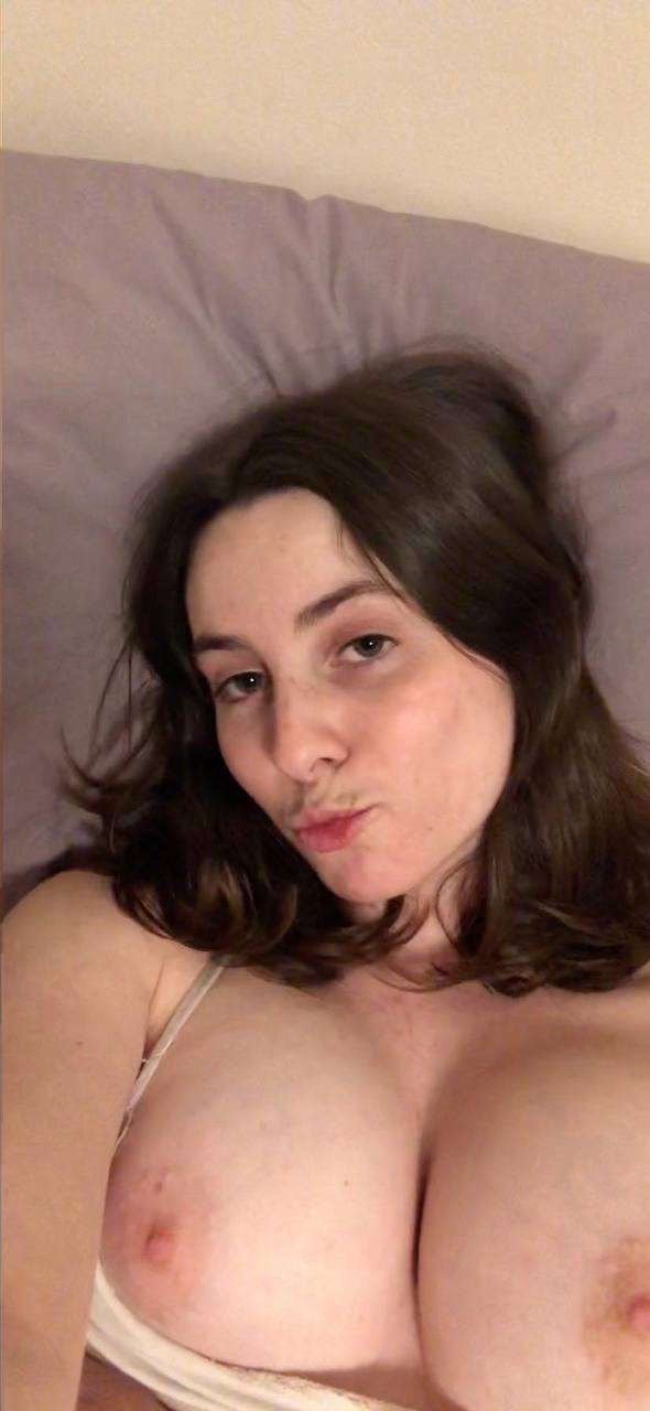 la femminuccia fuori casa ama mettersi in mostra 10