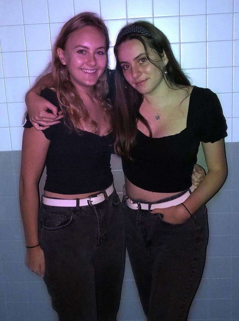 la femminuccia fuori casa ama mettersi in mostra 32