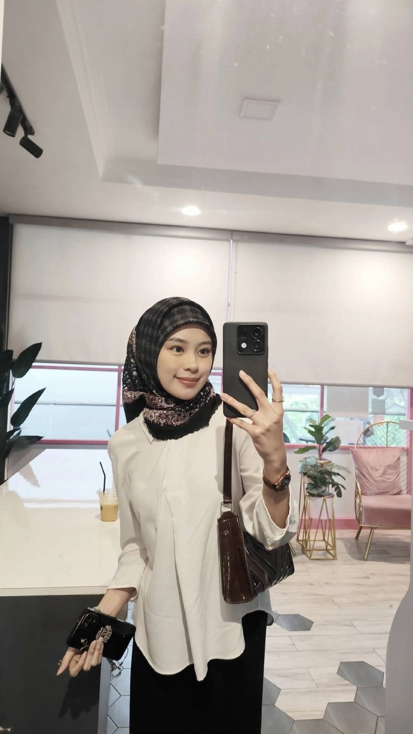Shy Hijabi Asian Cutie With a Naughty Streak 4
