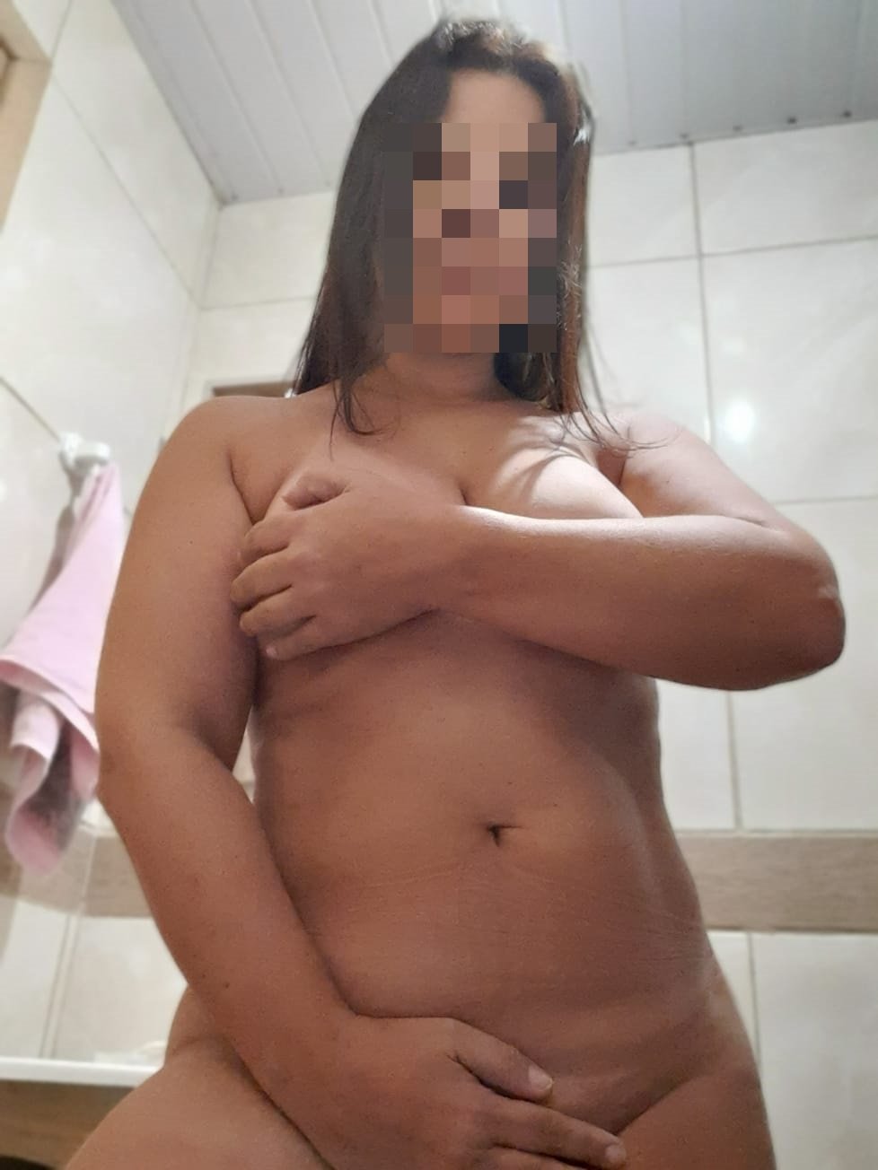 ESPOSA PUTA FOI PRO BANHEIRO PRA MANDAR FOTOS PRO AMANTE. 1