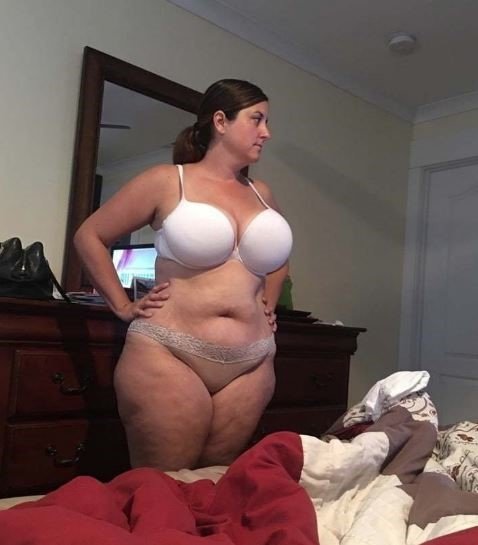 Connie from San Diego Spreads Twat in Sultry Tease Show 6