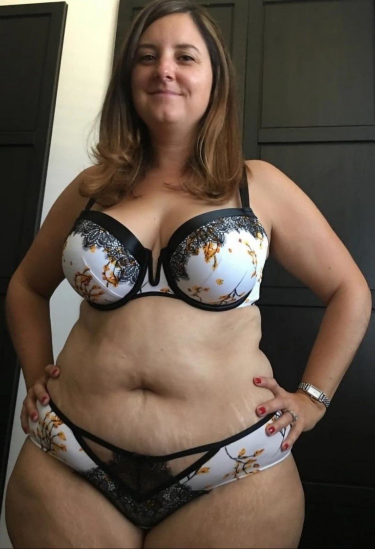 Connie from San Diego Spreads Twat in Sultry Tease Show 7