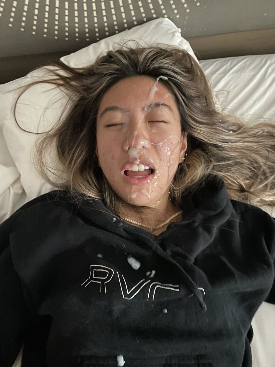 Mystery Hottie’s Sultry Curves Spark Wild Online Frenzy 2