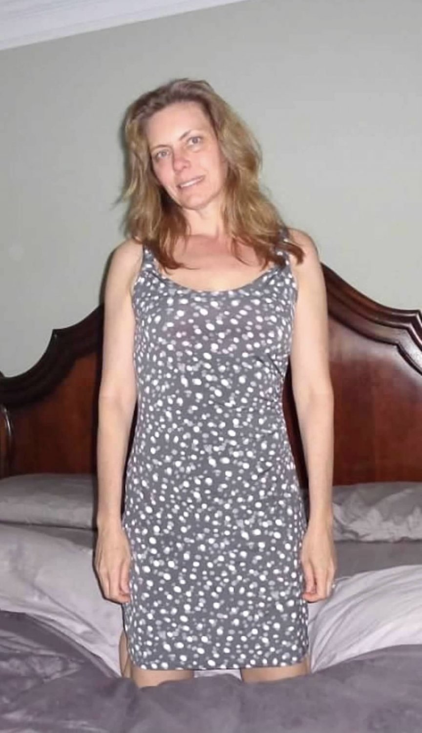 Granny Webslut Natascha Teases with Mature, Sultry Curves 10