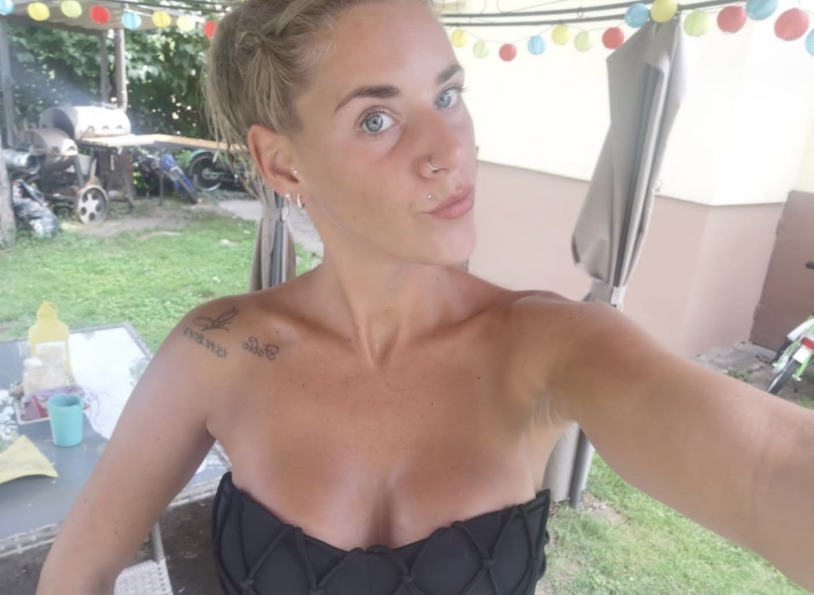 Uma prostituta atraente queria que eu a partilhasse 1