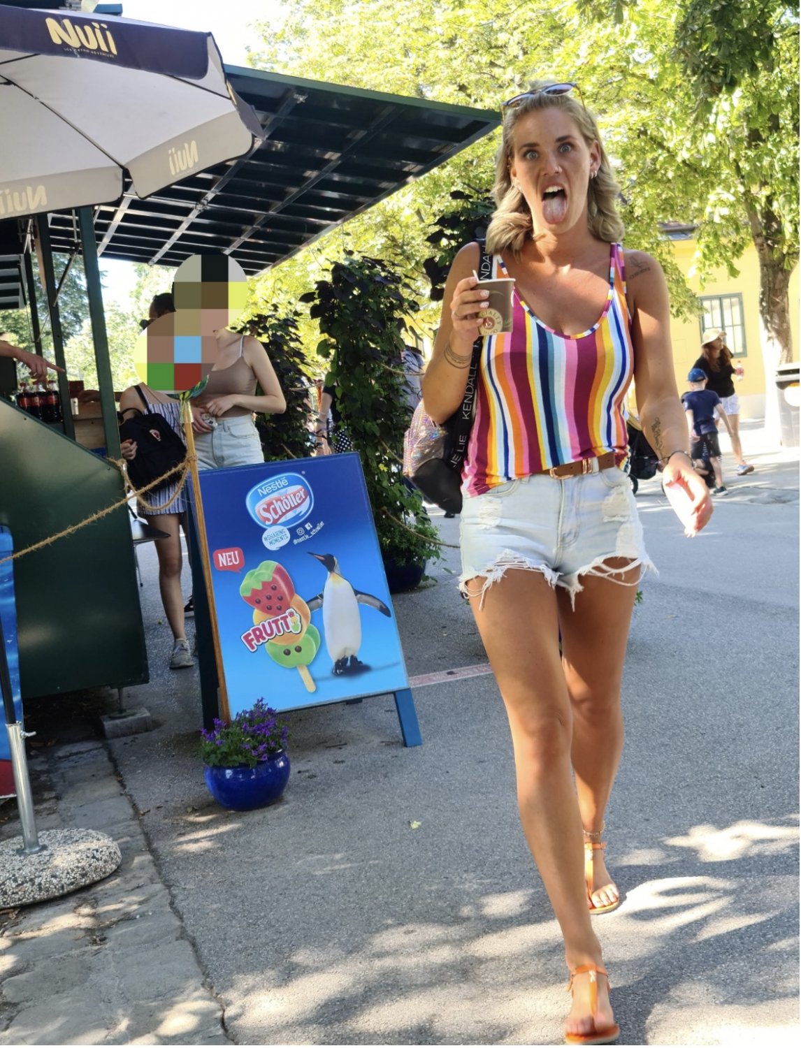 Uma prostituta atraente queria que eu a partilhasse 5