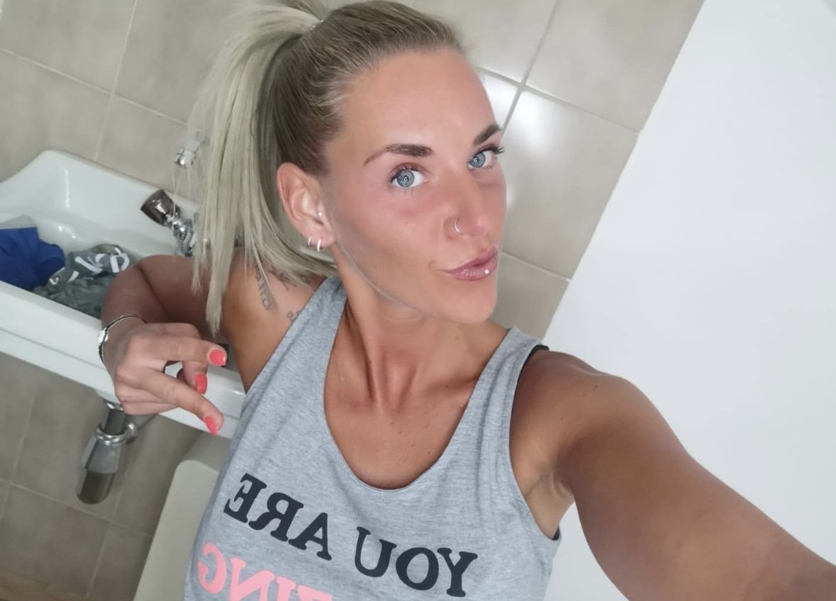 Uma prostituta atraente queria que eu a partilhasse 7