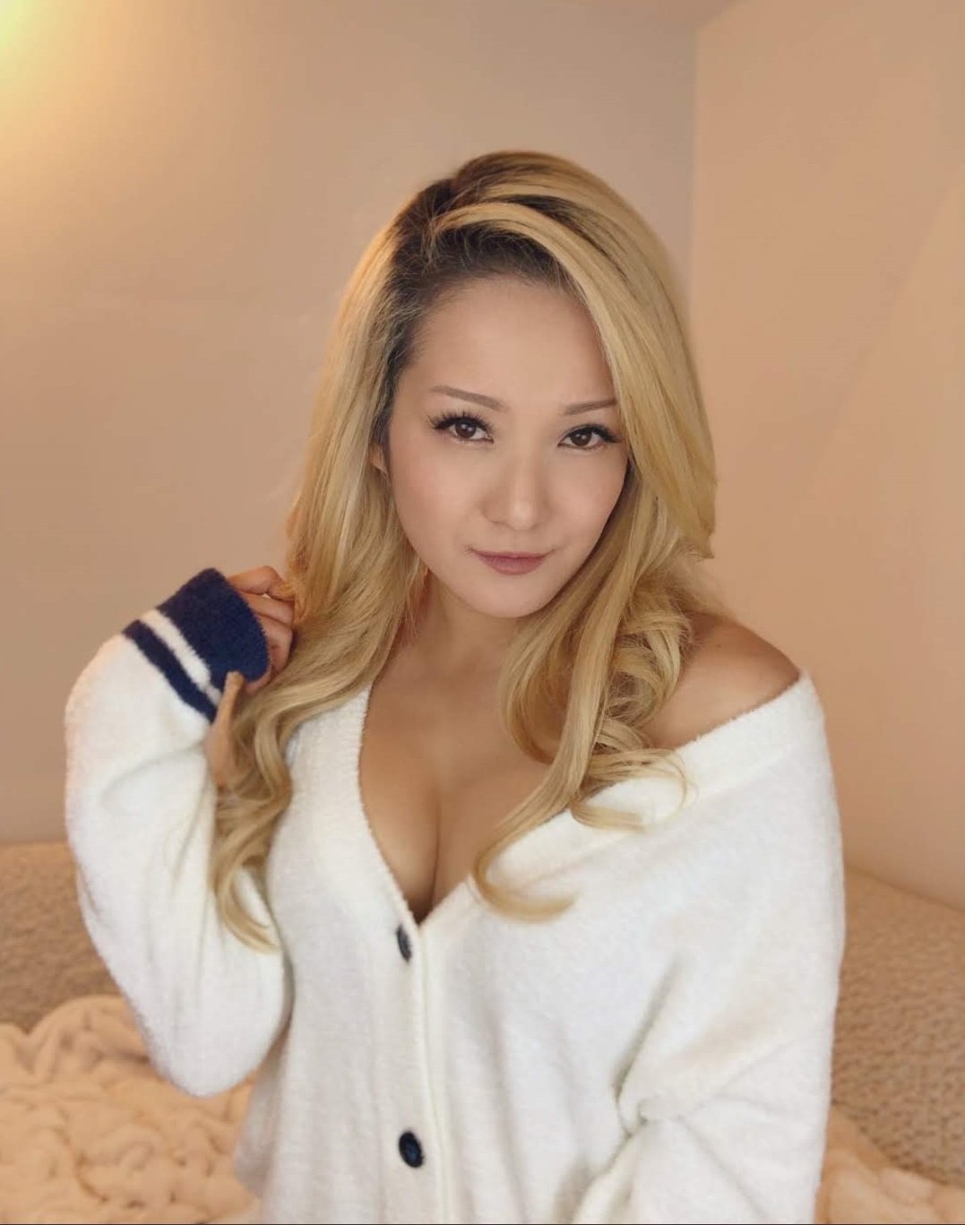 Japanese Beauty Model Seduces with Sultry Asian Curves 17