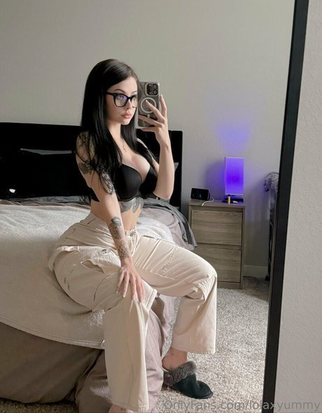 Asian Cutie in Glasses With a Juicy Big Ass 1