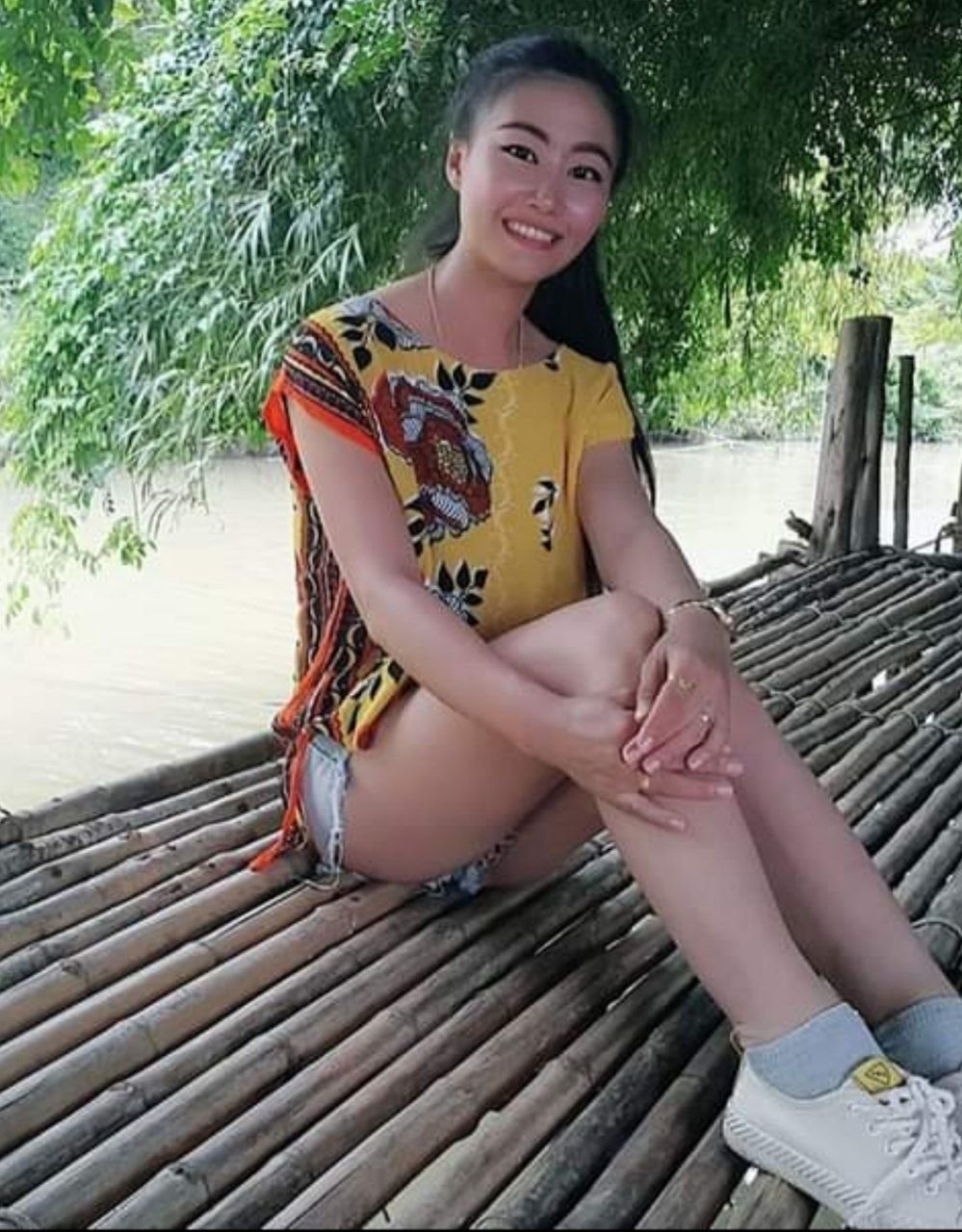 Asian Babe Teases with Food in Sultry Instagram Selfie Snap 3