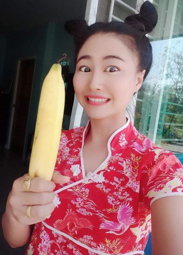 Asian Babe Teases with Food in Sultry Instagram Selfie Snap 8